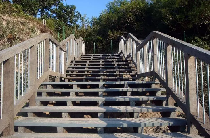 Zejście na plażę w Kołobrzegu  