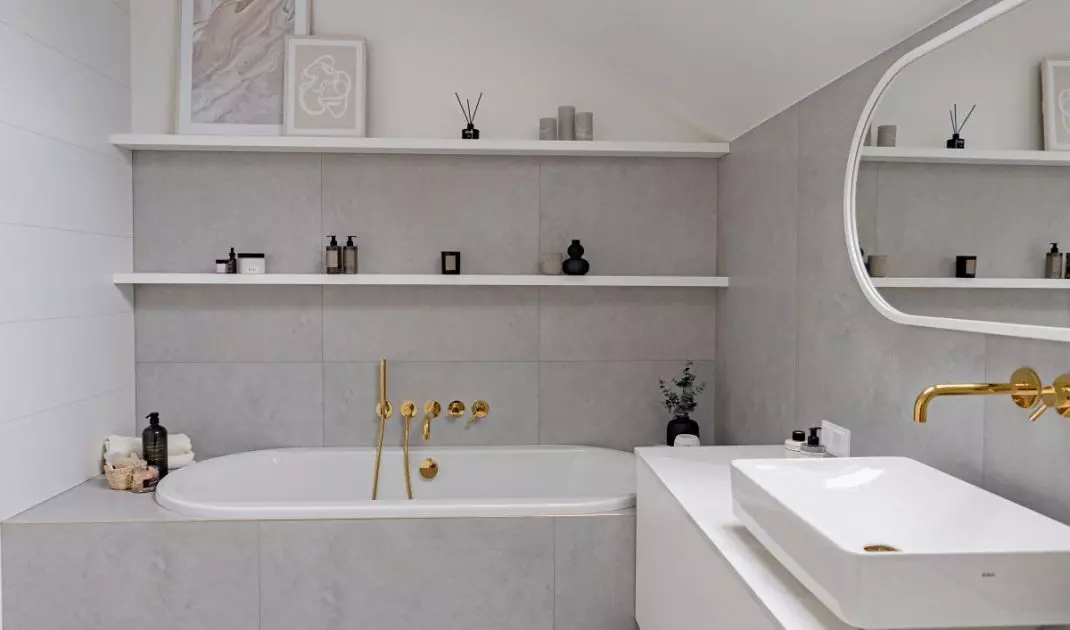 The bath area has a built-in bathtub