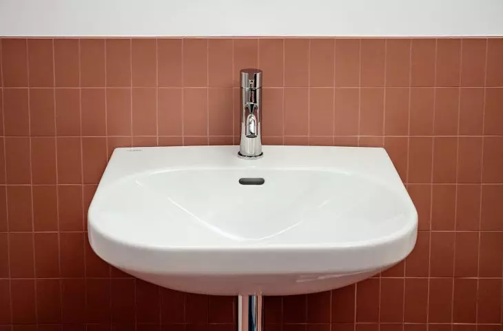 Szeroki wybór umywalek wiszących i nablatowych