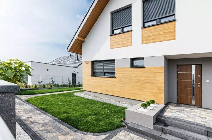 Choosing high-quality plasters and facade paints ensures peace of mind for years to come