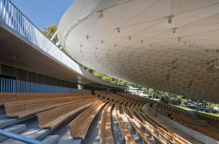 wnętrze letniego teatru