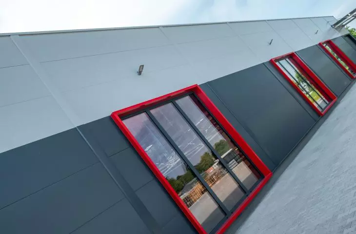 Płyty warstwowe jako obudowa elewacji