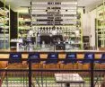 lokal podzielono na strefy — Sports Bar, restaurację i strefę kibica 