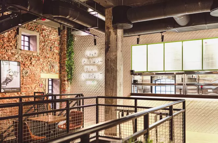 industrialne wnętrze restauracji 