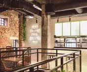 industrialne wnętrze restauracji 