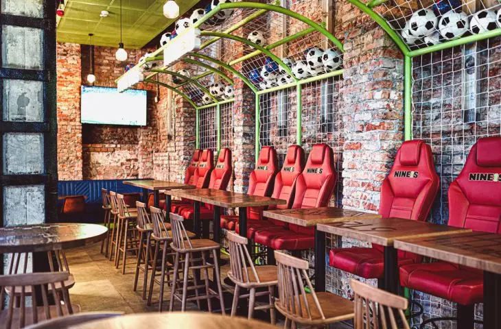 guests can sit in seats with headrests, which we know from reserve benches