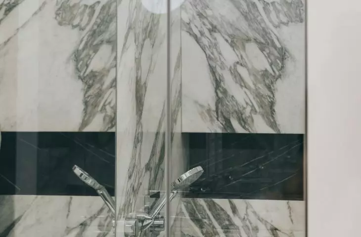 elegancka, marmurowa łazienka