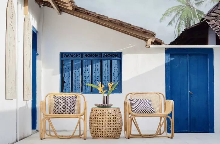 Rattan garden furniture perfectly fits the aesthetics of the coastal grandmother trend