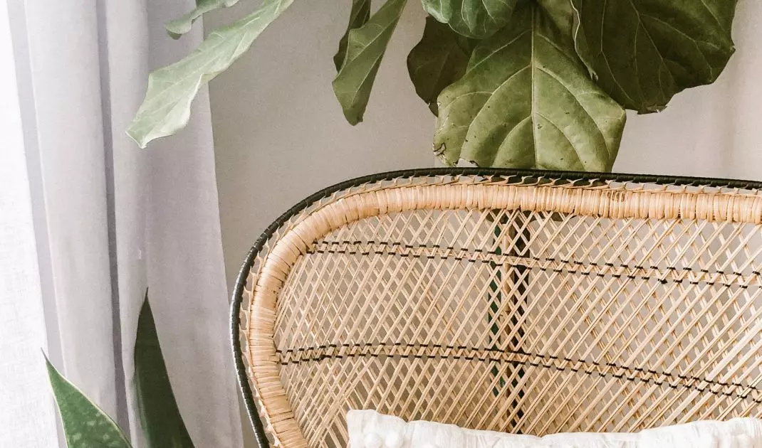 Structural pillows will add variety to the interior