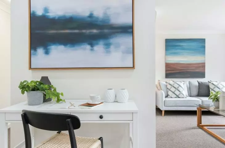 Paintings alluding in color to the sea coast will complement the styling perfectly 