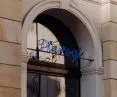 pierogarnia znajduje się na parterze kamienicy w centrum Warszawy