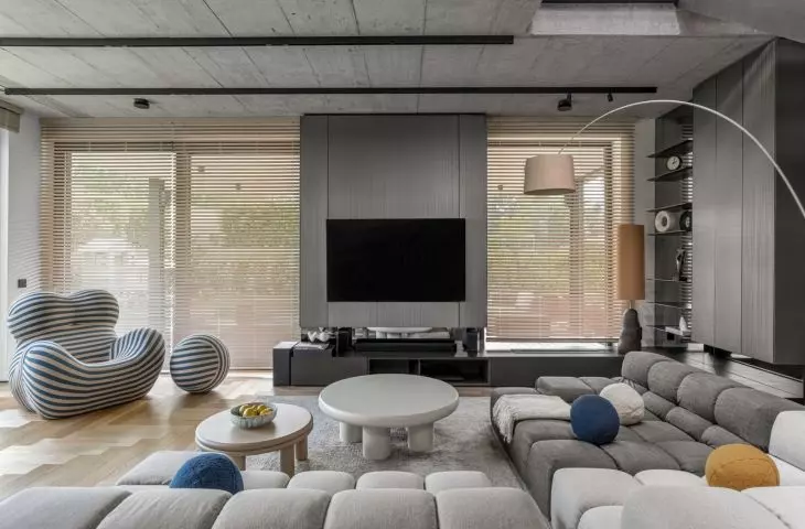 In the living room there is an armchair that lived to see a role in a James Bond movie