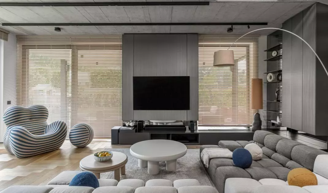 In the living room there is an armchair that lived to see a role in a James Bond movie