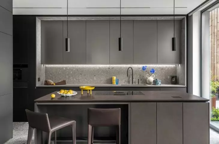 The heart of the kitchen became an island resistant to any damage with sintering