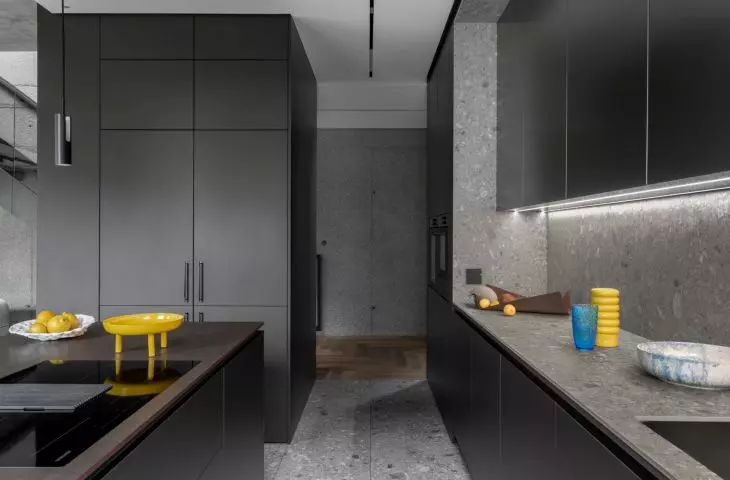 Kitchen in shades of black and gray