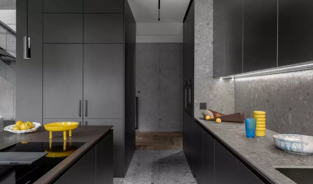 Kitchen in shades of black and gray