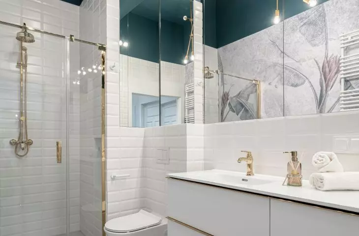 Emerald and gold - bathroom