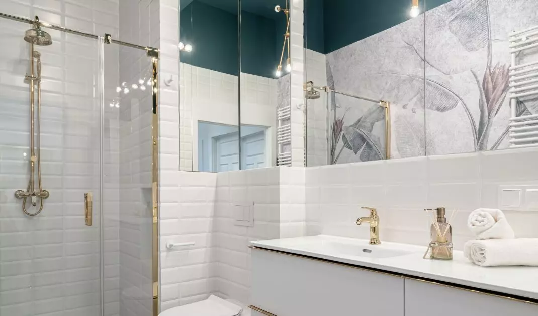 Emerald and gold - bathroom
