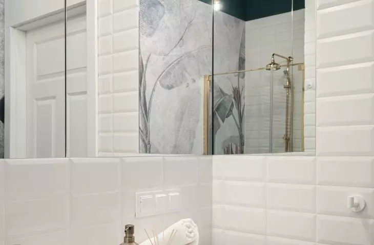 Emerald and gold - bathroom