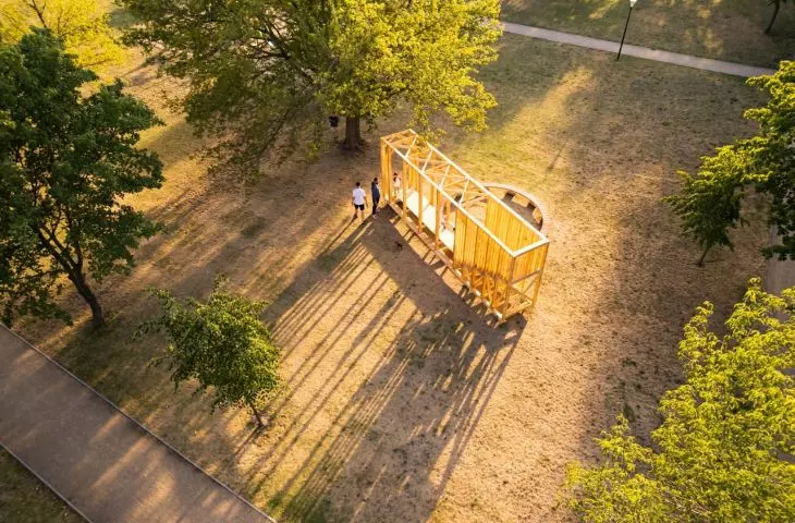 A structure made of stairs creates an auditorium