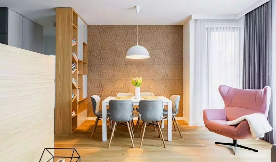 Geometryczne panele korkowe na ścianie