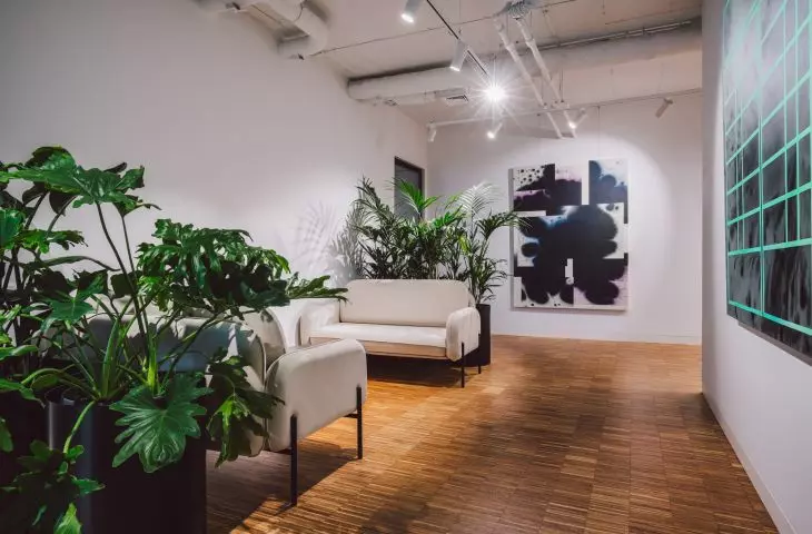 Greenery and art in office interiors