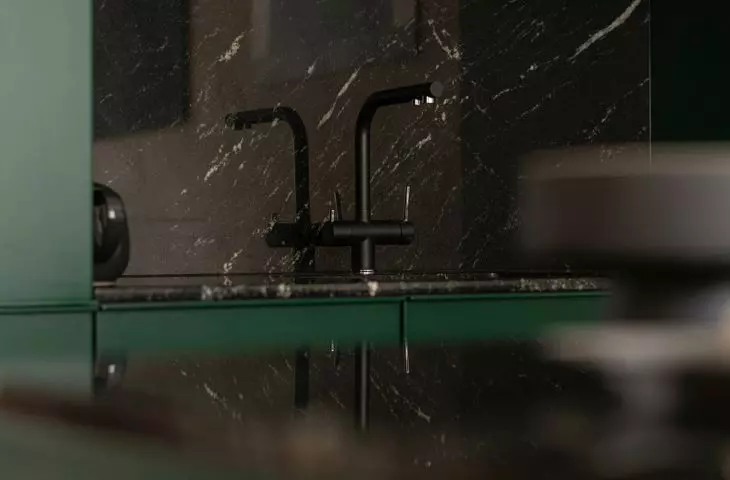 dark colors in the kitchen