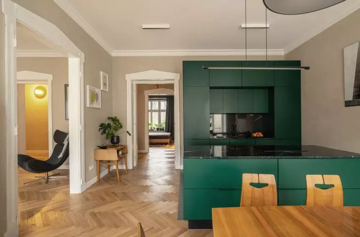 The architects' goal was to exploit the potential of a secondary market apartment