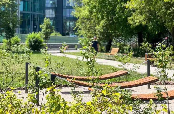 Park kieszonkowy na Mokotowie przy rondzie Unii Europejskiej