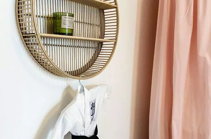 Decorative elements reminiscent of Japan
