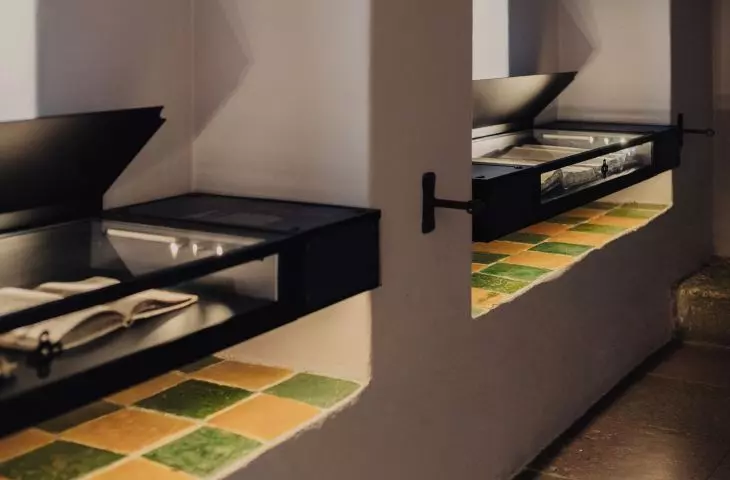 Architektki zaprojektowały specjalne gabloty