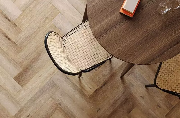 Przy ogrzewaniu podłogowym nie można stosować litego drewna