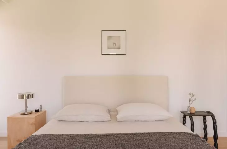 Minimalist bedroom