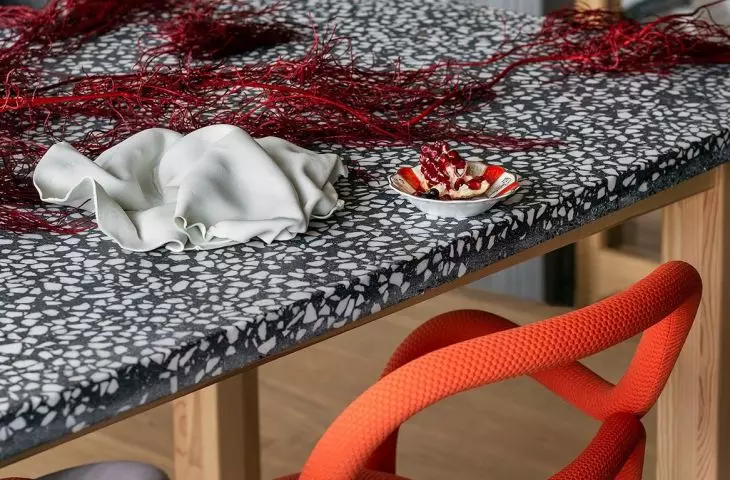 Intense red can also be found in accessories