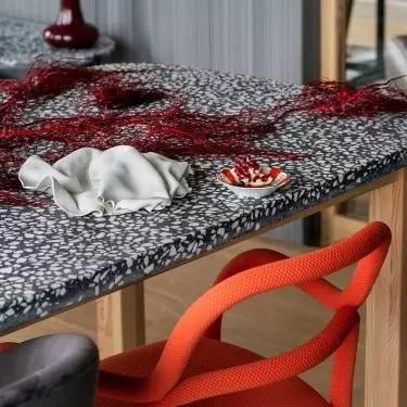 Intense red can also be found in accessories