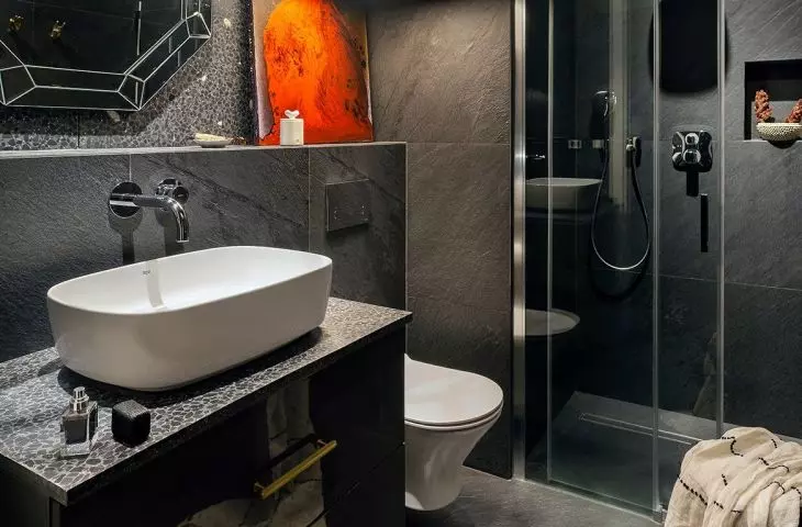 Men's bathroom