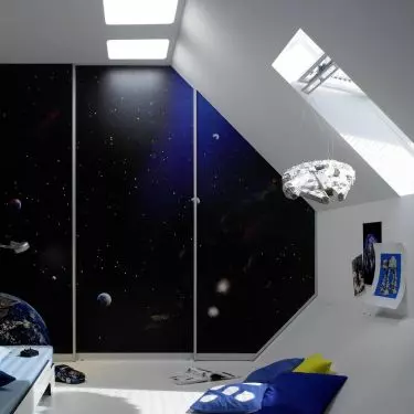 Interesting wallpaper will be perfect for children's room