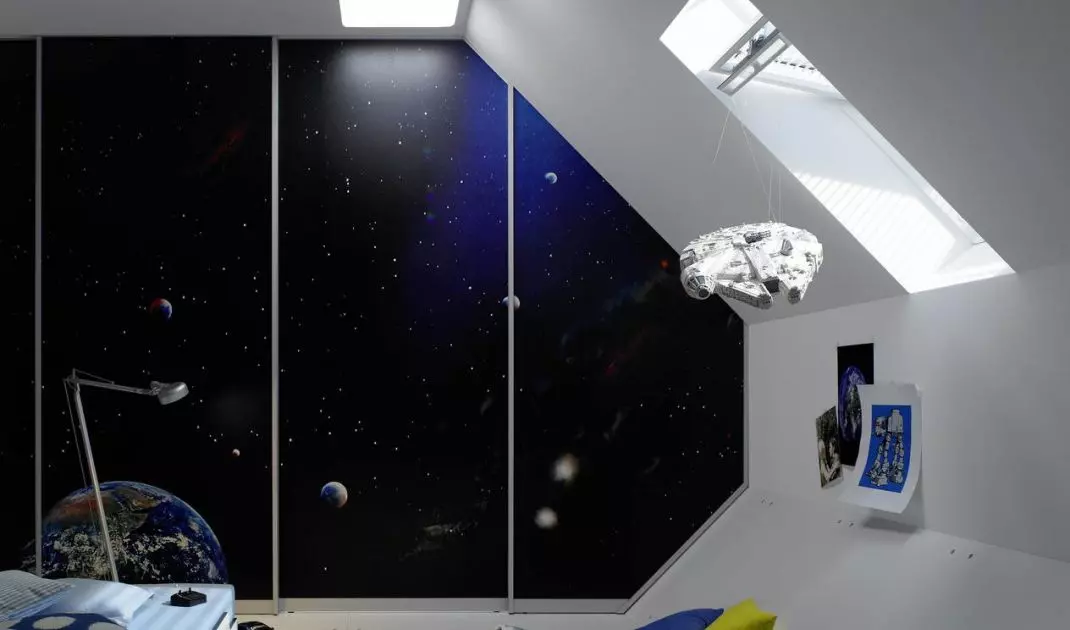 Interesting wallpaper will be perfect for children's room