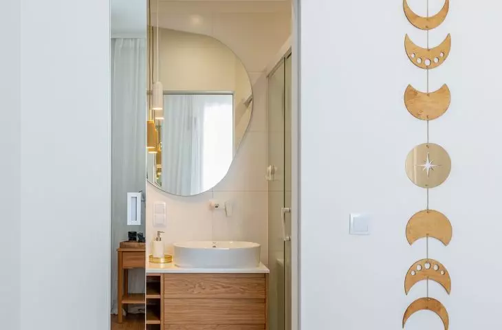 Bathroom next to the bedroom