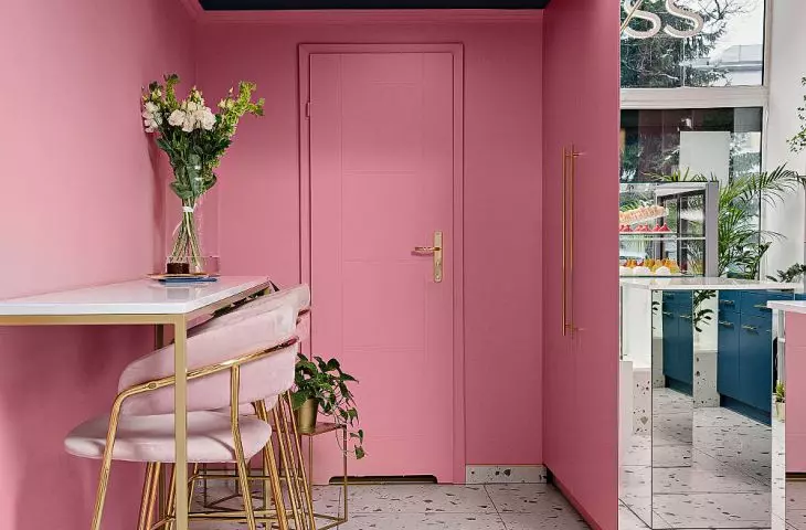 despite the small space of the premises, it was possible to plan a part for customers in it