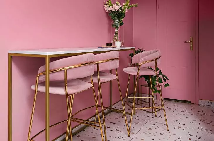 zone drowned in pink