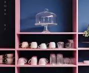 pink and navy blue dominate the interior