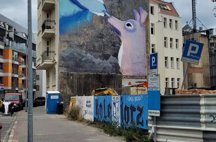 mural at the intersection of Poznańska and Wąska Streets 