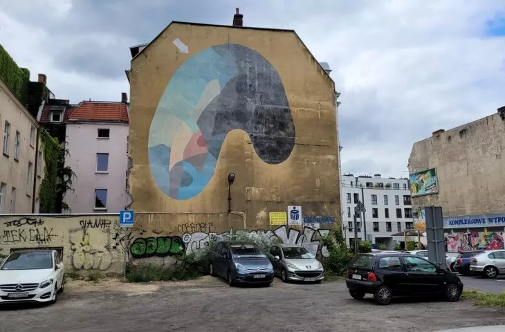 mural at the intersection of Poznańska and Wąska Streets