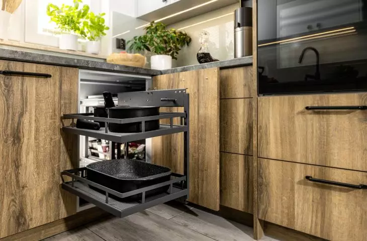 MOVIX PRO corner pull-out system