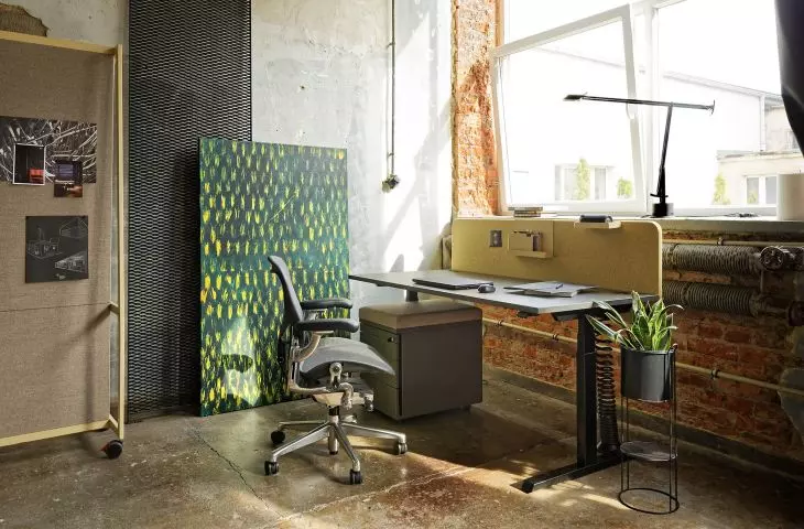 Lano E 300 T desk with electric height adjustment  