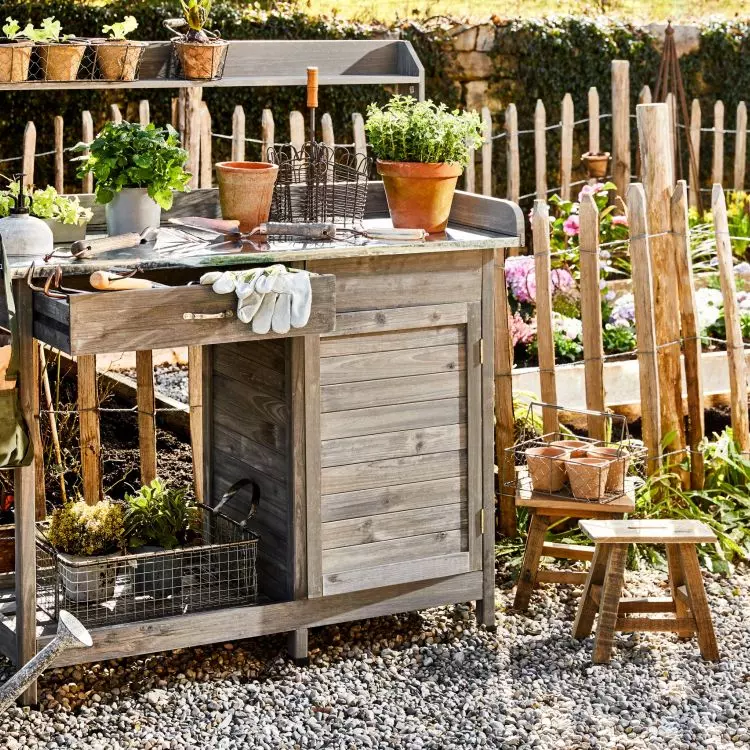 The end of summer is the moment to secure your garden for winter