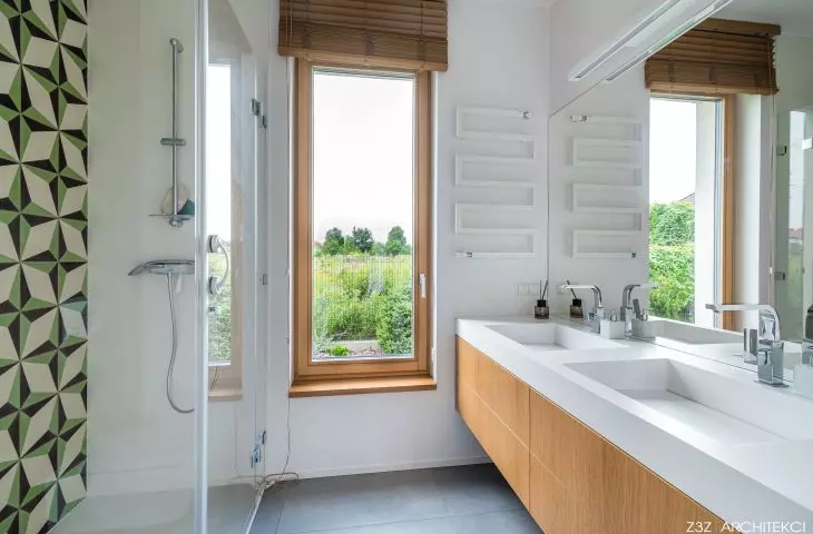 House White, bathroom 