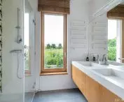 House White, bathroom 