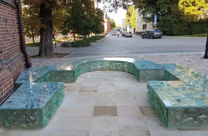 widok instalacji od strony południowej, obrys kaplicy Dobrawy, proj. J.P. Woźny  